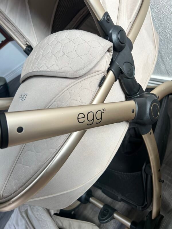 Egg 2 Travel System in Feather Beige 2 in 1 Pram