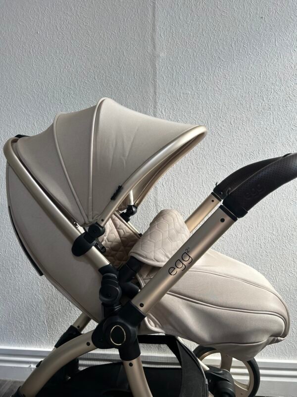 Egg 2 Travel System in Feather Beige 2 in 1 Pram